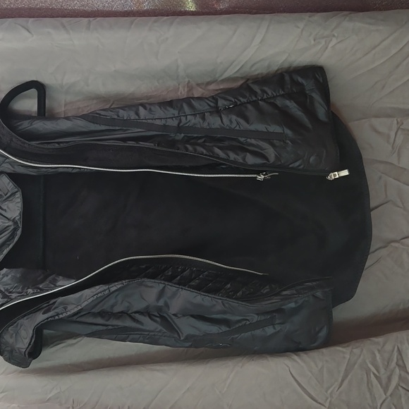 LULULEMON RUNNING VEST WITH DETACHABLE HOOD - LIKE NEW CONDITION SIZE: 4 - Picture 7 of 8